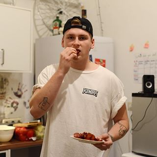 @jugouerdens & @3infachso // 📸 by @mrshaked #rap #dj #musician #review #song #concert #producer #instamusic #pop #bands #musica #live #livemusic #beats #festival #studio #newmusic #songs #rnb #bass #rapper #soundcloud #tbt #vienna #singer #austria #jugoürdens #einfachso