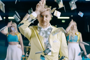Loser Maeckes tanzt im Kreditkartenregen // Video